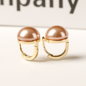 Clips <span class=keywords><strong>d</strong></span>'oreilles minimalistes de style français, perles haut de gamme, touche chic et <span class=keywords><strong>d</strong></span>élicate, luxe abordable, inspirés des créateurs de niche pour femmes - Product Image 2
