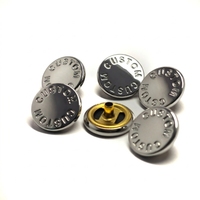 Hochwertige Metallische Messing-Druckknöpfe mit Geprägtem Logo Vierteiliges Design Einfacher Geschäftsstil Universelle Kompatibilität für Bekleidung