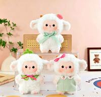 Adorable Peluche Mouton en Coton Biologique, Douce et Moelleuse, avec Robe Rayée Fraise et Joues Rosées, Compagnon de Lit Réconfortant