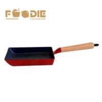 Poêle carrée en fonte émaillée de conception coréenne avec long manche en bois, fond plat, idéale pour la cuisson des œufs, des spaghettis et du tamagoyaki