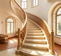 Escalier en colimaçon Prima personnalisé, style rétro, marches en pierre courbées, fenêtre en verre teinté chaud pour la rénovation de palais anciens