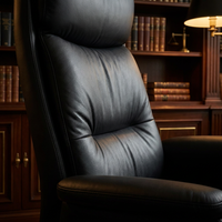 Fauteuil de Direction en Cuir Rembourré Noir Obsidienne : Design Imposant, Expérience d'Assise Supérieure