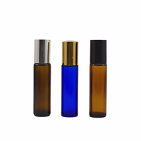 Vente en gros de bouteilles à rouleaux en verre transparent de 8ml 10 ml avec inserts en rouleau de verre et bouchons noirs blancs