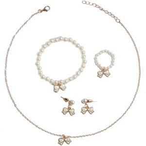 Set di Gioielli alla Moda con Perle e Farfalle Smaltate, Bracciale, Collana, Orecchini e Anello in Lega di Zinco, Set 4 Pezzi, Regalo Carino per Lei - Product Image 4