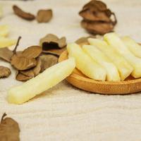 Papas fritas de corte original estilo americano listas para comer, aperitivos en caja, patatas fritas secas duras y saladas, tiras de patata con sabor original