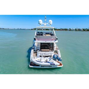 Yate Usado Princess 56 de 2017 con Casco de Aluminio y Fibra de Vidrio, Tecnología de Infusión al Vacío, Motor de Gasolina de 450 HP, 10.5 m de Eslora, Velocidad de 35-40 Nudos - Product Image 6