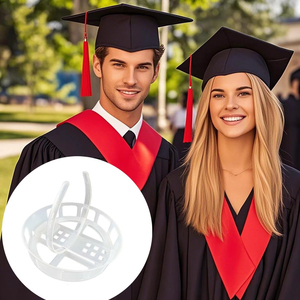 Serre-tête durable pour casquette, idéal pour la saison des diplômes – Accessoire élégant et sûr pour photomaton, compatible avec toutes les coiffures – Accès transfrontalier - Product Image 1