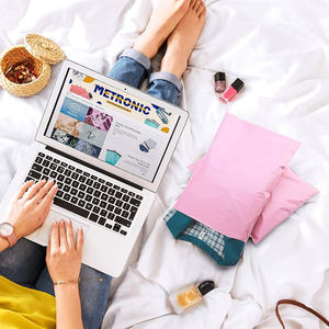 Vente en gros de 100 sacs d'emballage express épais roses de 50x70cm, imperméables et autocollants, pour vêtements de grande taille - Product Image 5