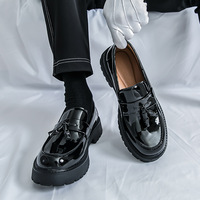 Chaussures basses à plateforme pour hommes, rehaussantes, à enfiler, avec pompons, semelle antidérapante, doublure en cuir véritable - Style décontracté et tendance