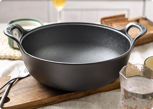 Wok <span class=keywords><strong>de</strong></span> <span class=keywords><strong>Hierro</strong></span> Fundido Resistente a la Oxidación, Nitrurado en Baño Salino, Sin Recubrimiento, con Doble Asa, 12 Pulgadas, 3-4L, Tapa <span class=keywords><strong>de</strong></span> Madera, Precurado, Apto para Gas - Product Image 6