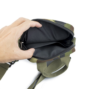 Sac à bandoulière mini messager personnalisé en polyester résistant à l'eau de style camouflage pour adolescents et hommes - Product Image 4