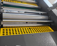 Laminateur entièrement automatique chauffé à l'huile, alimentation par aspiration d'air et découpe automatique, rouleau en silicone, machine à laminer les films sensibles à la pression