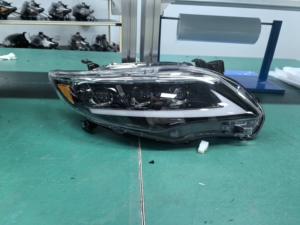 Faros Delanteros de Alta Calidad para Toyota Corolla 2011-2013 con Proyector LED DRL 11-13 - Product Image 3