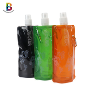 Bouteille de sport pliable personnalisée sac à eau en plastique sac pochette pour boisson avec clip