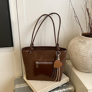 Sac fourre-tout grande capacité pour trajets quotidiens, collection automne-hiver 2026, nouveau modèle polyvalent à porter à l'épaule ou sous le bras, tendance - Product Image 2