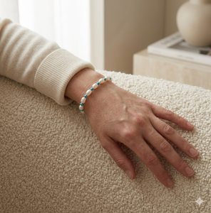 Bracelet vintage fait main en perles d'eau douce et turquoise, avec perles d'espacement dorées brillantes, inspiré de la plage bohème. - Product Image 6