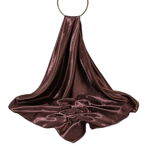 Écharpe en satin de 90 cm à imprimé chaîne à maillons <span class=keywords><strong>vert</strong></span> <span class=keywords><strong>émeraude</strong></span> et pied-de-poule pour femmes, accessoire pour cheveux et sac de créateur - Product Image 3