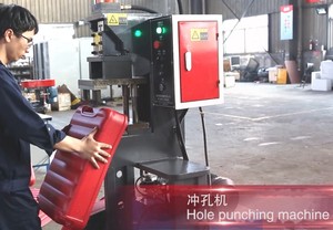 Ligne <span class=keywords><strong>de</strong></span> production <span class=keywords><strong>de</strong></span> valises à roulettes Chaoxu Machinery avec machine <span class=keywords><strong>de</strong></span> découpe <span class=keywords><strong>de</strong></span> sacs - Product Image 5