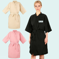 Robes de salon personnalisées avec broderie/impression de logo beige, rose, noir, bleu pour les clients, imperméables, cape de coiffure