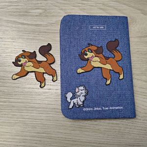 Parche de tela termoadhesivo personalizado con diseño de perro de dibujos animados, etiqueta de damasco tejida, borde de forma irregular cortado con láser y abalorios para sombreros - Product Image 2