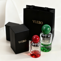 Flacon de parfum vide carré en verre rechargeable de haute qualité 50 ml/100 ml avec logo personnalisé et bouchon à vis