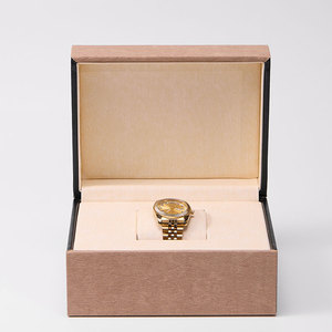 <span class=keywords><strong>Caja</strong></span> <span class=keywords><strong>de</strong></span> <span class=keywords><strong>Reloj</strong></span> Cuadrada <span class=keywords><strong>de</strong></span> Madera <span class=keywords><strong>de</strong></span> Lujo JANSSE, con Inserto <span class=keywords><strong>de</strong></span> Gamuza, Almacenamiento Premium para Relojes, Ecológica, Sostenible y Resistente al Agua - Product Image 3