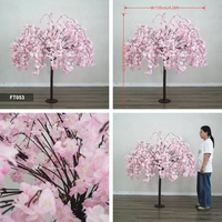Arbre artificiel de cerisier pleureur rose clair de qualité événementielle pour la décoration de scènes commerciales, de banquets d'hôtel, de mariages et de fêtes