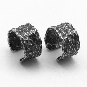 Yunnique Boucles d'oreilles en acier titane à motif géométrique noir pour hommes et femmes, aucun piercing requis - Product Image 1