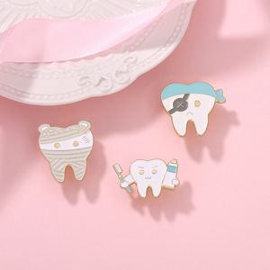 Diseño personalizado lindo <span class=keywords><strong>dientes</strong></span> broche médico esmalte Pin Oral Doctor enfermera solapa insignia para el Día Nacional o Halloween - Product Image 3