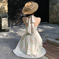 Robe de plage resort streetwear tissée mini coupe trapèze, tenue pour jeune fille, pour séances photo et rendez-vous, col en V, dos nu, à pois