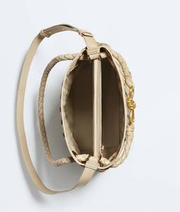 Bolso de Mano de Lujo Bottega BV 2026 en Piel Intrecciato Flexible con Detalle de Nudo Distintivo y Correa de Hombro Deslizante Veneta - Product Image 2