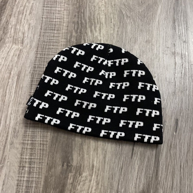 Hot Sale Men's Women's Winter Knitted Hat Top Brand High Quality Black Script Toque Logo All Over Print Beanie