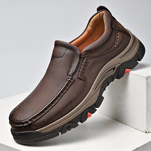 Mocassins pour hommes en cuir PU, style rétro britannique, à motif uni, doublure en peluche, semelle en caoutchouc, chaussures décontractées tendance - Product Image 1
