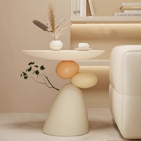 Table basse moderne en résine Art Déco avec peinture colorée pour la décoration du salon, accessoires pour la maison
