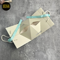 Boîte cadeau triangulaire personnalisable, pliable, recyclable, en papier artisanal, avec gaufrage à la feuille d'or, poignée en corde de coton, pour bijoux et montres