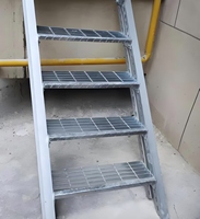 Escalier extérieur industriel moderne, escalier durable, grille en acier inoxydable galvanisé à chaud, échelle en acier au carbone, anti-corrosion