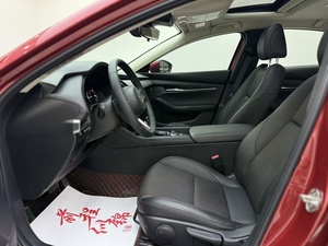 <span class=keywords><strong>Mazda</strong></span> <span class=keywords><strong>3</strong></span> Axela 2.0L Automatica Edizione Qualità 2022 Usata <span class=keywords><strong>Rossa</strong></span> 1-25000 Miglia Euro VI Guida a Sinistra 5 Posti 150-200 CV Freni a Disco - Product Image 4