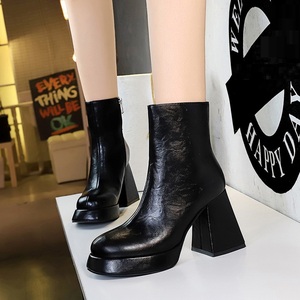 Chaussures à talons hauts épais à bout rond tendance 2024, bottines d'automne et d'hiver pour femmes - Product Image 2