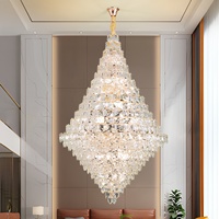Lustre LED en cristal doré, idéal pour les atriums d'hôtels, les villas et les salons avec escaliers en colimaçon