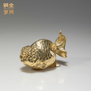 Ornement en laiton Poisson Koi porte-bonheur, Décoration Feng Shui pour Salon, Cadeau du Nouvel An Chinois, par Atelier d'Art en Cuivre - Product Image 3