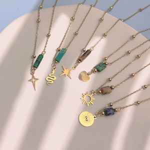 Nouveau Collier Tendance Femme avec Pendentif Serpent Plaqué Or, Pierre Naturelle, Bijou Géométrique en Acier Inoxydable, Vente en Gros pour Anniversaire - Product Image 1
