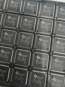 Componentes BOM HXC TMS320VC5416PGE160, Circuito Integrado DSP FIX PT 160-MIPS 144-LQFP TMS320VC5416PGE160 - Product Image 2