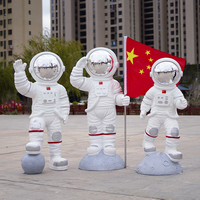 Sculpture d'astronaute 3D réaliste grandeur nature en fibre de verre, design populaire, vente en gros d'usine, statue d'astronaute en fibre de verre pour extérieur