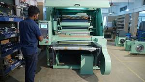 Machine automatique de production de rouleaux de coton chirurgical et de laine - Product Image 3