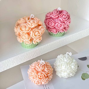 Vela artesanal de cera de soja con aroma a ramo de rosas, adorno decorativo para bodas, fiestas, hogar y regalos. - Product Image 2