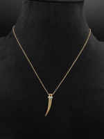 Collar de Cadena con Eslabones Chapados en Latón y Oro Real, Diseño Moderno en Forma de Chile, Puntiagudo y Ligeramente Curvado