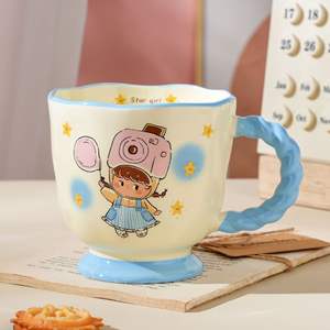Taza de Cerámica con Tapa y Cuchara con Diseño de Chica de Dibujos Animados, Taza para Té y Café, Alto Valor Estético, Regalo para Mejores Amigas - Product Image 6