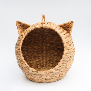 Casa para Gatos con Forma de Nave Espacial y Orejas de Gato – Material de Jacinto de Agua Tejido a Mano, Súper Suave, Sostenible, Transpirable y Ecológico - Product Image 1