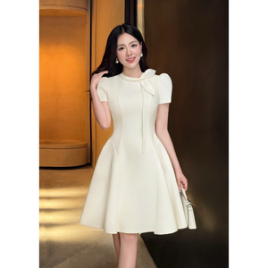 เดรสทรงเอไลน์เหนือเข่าสีครีมสำหรับผู้หญิงรุ่นอเลนา |   ชุดมินิเดรสเก๋ไก๋และสง่างาม |   ชุดแฟชั่นสำหรับทำงาน ทานอาหาร หรืองานต่างๆ - Product Image 6