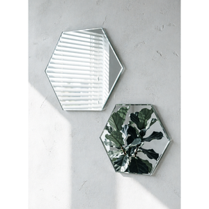 Espejo de Baño Acrílico Hexagonal sin Marco, Diseño de Montaje en Pared - Product Image 1